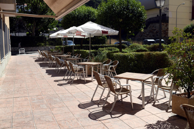 Terraza vacía el pasado 6 de julio en Madrid