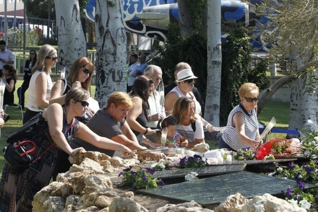 Familiares de las víctimas del accidente de Spanair rinde homenaje a los fallecidos en el décimo aniversario