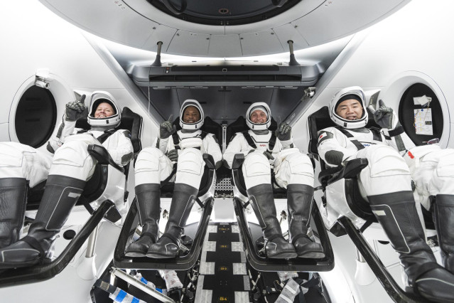 Tripulación de la primera misión operativa de Space X a la Estación Espacial