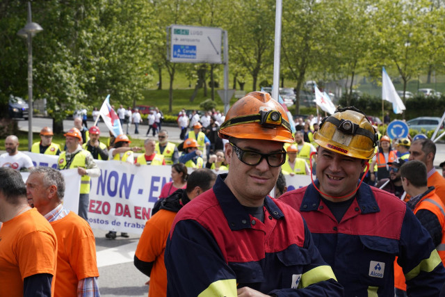 Trabajadores de la industria electrointensiva se manifiestan en Santiago de Compostela para reclamar una 