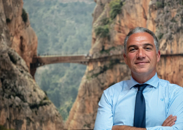 El presidente del PP de Málaga y consejero de la Presidencia, Administración Pública e Interior, Elías Bendodo, durante la entrevista con Europa Press