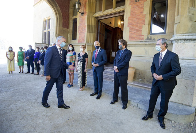 El Lehendakari, Iñigo Urkullu, llega al Palacio Miramar de San Sebastián, donde se ha celebrado el Consejo de Gobierno
