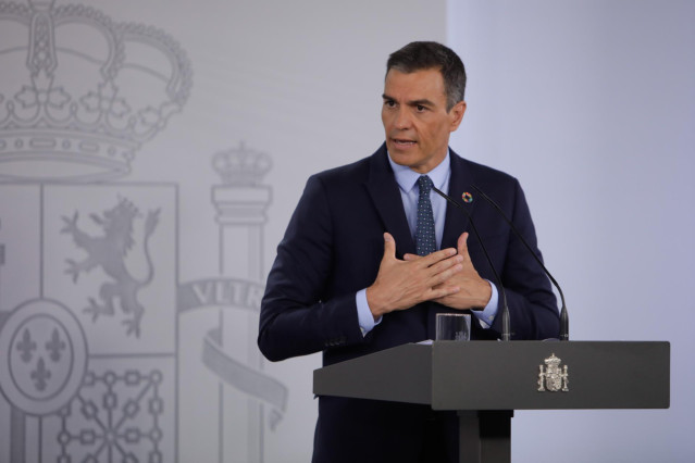 El presidente del Gobierno, Pedro Sánchez, ofrece una rueda de prensa al término de la primera reunión del Consejo de Ministros en Moncloa tras el periodo estival en la que informa sobre la actualidad del Covid-19 en España, en Madrid (España), a 25 de ag