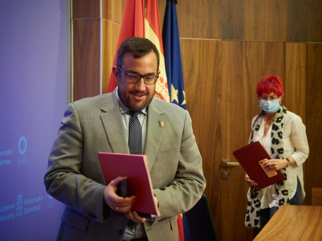 El vicepresidente primero y portavoz del Gobierno de Navarra, Javier Remírez, y la consejera de Salud, Santos Induráin.