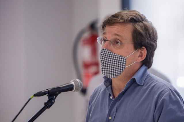 El alcalde de Madrid, José Luis Martínez-Almeida, durante la presentación de la tarjeta Familias, una nueva herramienta de atención social, en Madrid (España) a 26 de agosto de 2020.