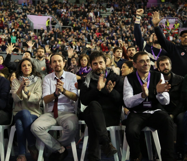 Irene Montero, Pablo Iglesias, Rafa Mayoral, JUan Carlos Monedero y Juanma del Olmo en un acto de Podemos
