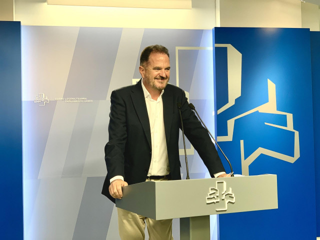 Iturgaiz ha comparecido este miécoles, 26 de agosto, en la sala de prensa del Parlamento Vasco.