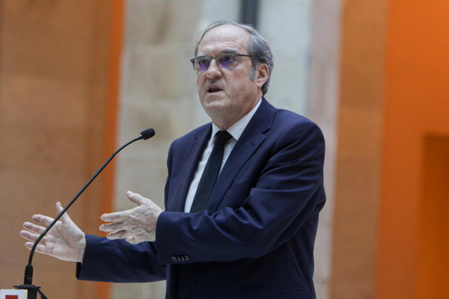 El portavoz del grupo parlamentario del PSOE, Ángel Gabilondo, ofrece una rueda de prensa tras su reunión con la presidenta de la Comunidad de Madrid, Isabel Díaz Ayuso, en el primer día en el que la presidenta de la Comunidad inicia conversaciones con lo