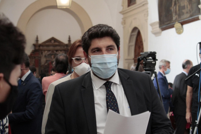 El presidente de Murcia, Fernando López Miras, momentos antes de comparecer en el monasterio de Yuso tras la XXI Conferencia de Presidentes en San Millán de la Cogolla, La Rioja (España), a 31 de julio de 2020. La Conferencia de Presidentes busca el conse