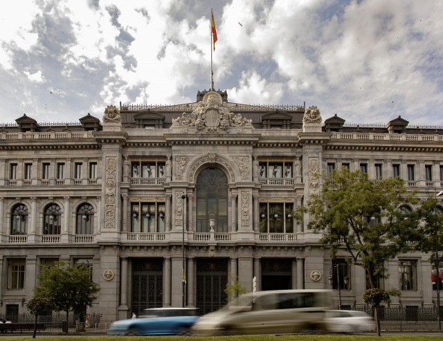 Fachada del edificio del Banco de España situada en la confluencia del Paseo del Prado y la madrileña calle de Alcalá.