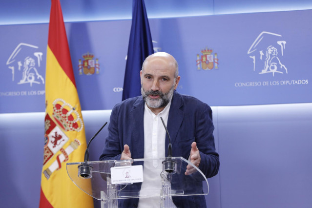 El diputado en el Congreso por el BNG, Néstor Rego, en rueda de prensa