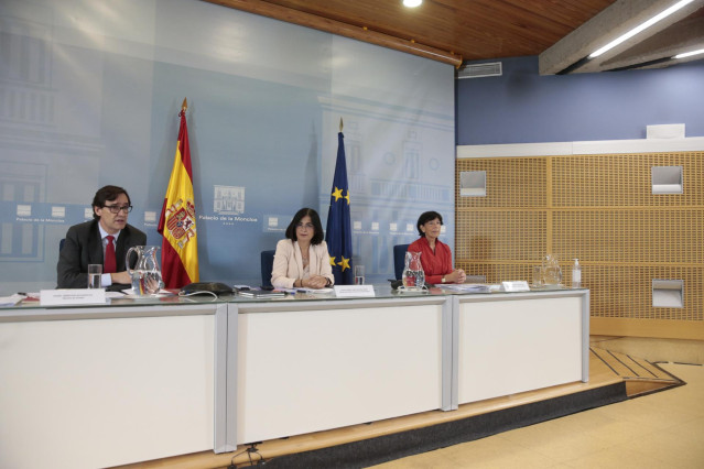 (D-I) La ministra de Educación y Formación Profesional, Isabel Celaá, la ministra de Política Territorial y Función Pública, Carolina Darias, y el ministro de Sanidad, Salvador Illa, durante su comparecencia en La Moncloa tras la Conferencia Multisectoria