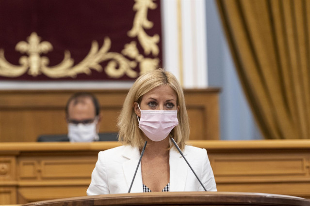 La portavoz del PSOE en las Cortes, Ana Isabel Abengózar, en el pleno de las Cortes.
