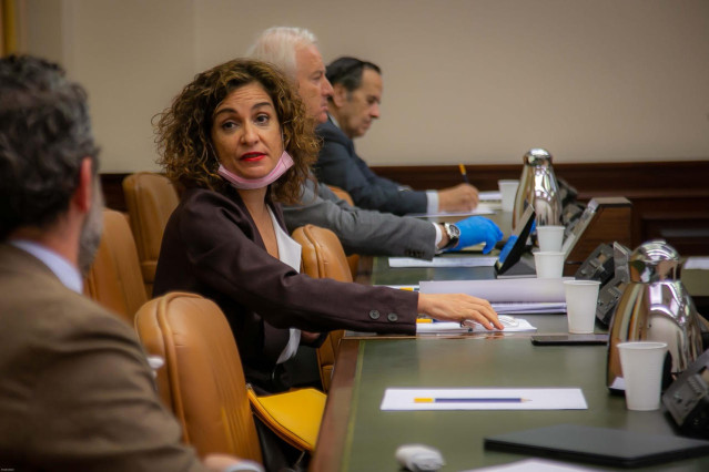 La ministra de Hacienda y portavoz del Gobierno, María Jesús Montero, en la Comisión de Hacienda del Congreso