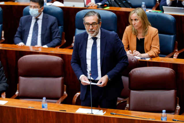 El consejero de Interior de la Comunidad de Madrid, Enrique López, durante la sesión plenaria en la que se debaten los planes de la Comunidad de Madrid ante el fin del estado de alarma, en Madrid, (España), a 18 de junio de 2020.