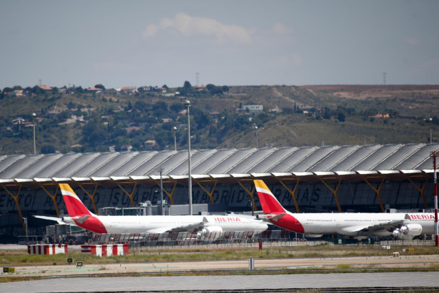 Varios aviones de Iberia en la terminal 4 del Aeropuerto de Madrid-Barajas Adolfo Suárez.