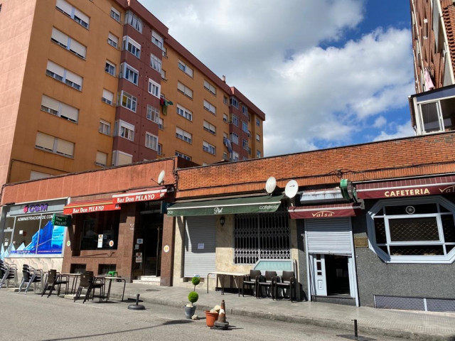 Bares cerrados en Avilés por un brote de COVID-19.