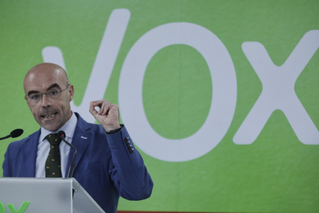 El eurodiputado de Vox Jorge Buxadé, ofrece un rueda de prensa tras la reunión del Comité de Acción Política del partido