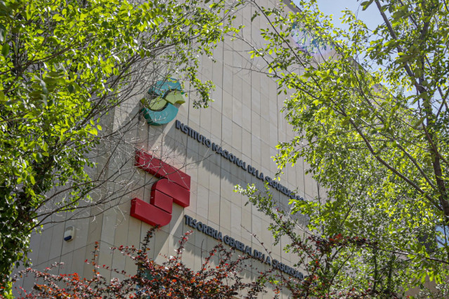 Fachada de la Tesorería General de la Seguridad Social, en Madrid (España).