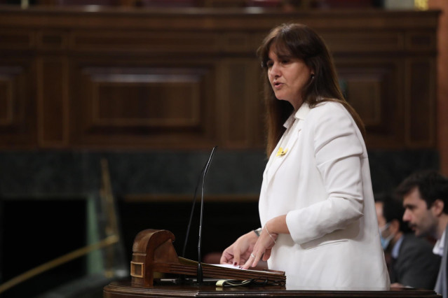 La portavoz de JxCat en el Congreso de los Diputados, Laura Borràs, interviene desde la tribuna en una sesión plenaria en el Congreso