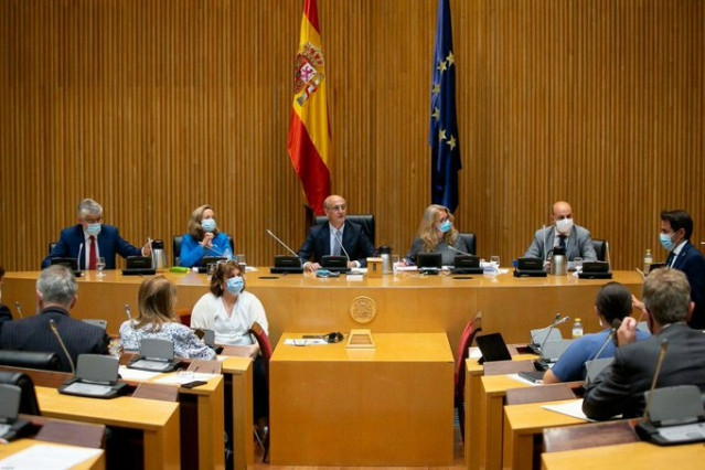 La Comisión de Asuntos Económicos del Congreso, durante una comparecencia de la vicepresidenta Nadia Calviño.