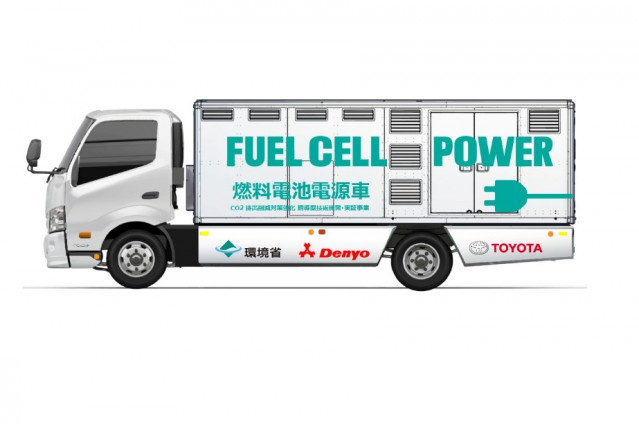 Vehículo de suministro de energía de Toyota y Denyo.
