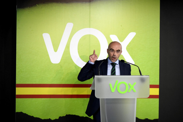El eurodiputado de Vox Jorge Buxadé, ofrece un rueda de prensa tras la reunión del Comité de Acción Política del partido