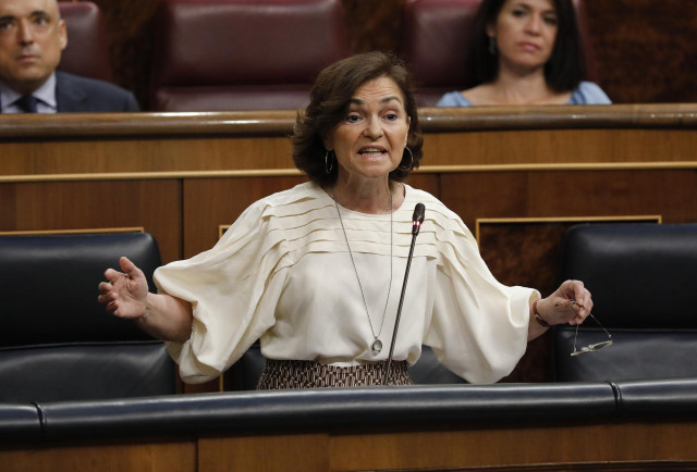 La vicepresidenta Carmen Calvo durante una sesión de control al Gobierno en el Congreso.
