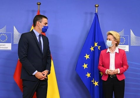 El presidente del Gobierno, Pedro Sánchez, junto a la presidenta de la Comisión Europea, Ursula von der Leyen