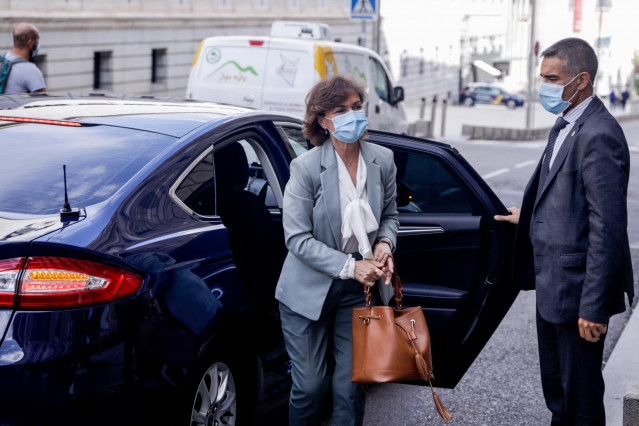 La vicepresidenta primera del Gobierno, Carmen Calvo, a su llegada a una reunión con el portavoz del PNV en el Congreso de los Diputados, Aitor Esteban,