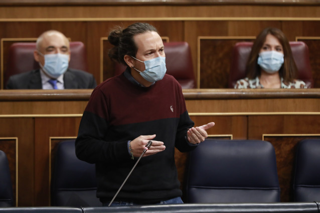 El vicepresidente segundo del Gobierno, Pablo Iglesias, interviene en una sesión de control al Gobierno en el Congreso