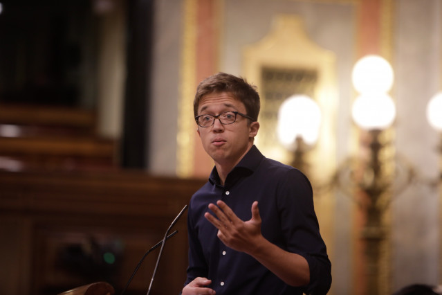 El portavoz de Más País-Equo en el Congreso, Íñigo Errejón, interviene durante la primera sesión plenaria en el Congreso de los Diputados tras el receso vacacional, en Madrid (España), a 8 de septiembre de 2020.