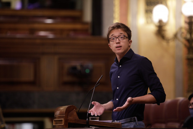 El portavoz de Más País-Equo en el Congreso, Íñigo Errejón, interviene durante la primera sesión plenaria en el Congreso de los Diputados tras el receso vacacional, en Madrid (España), a 8 de septiembre de 2020.