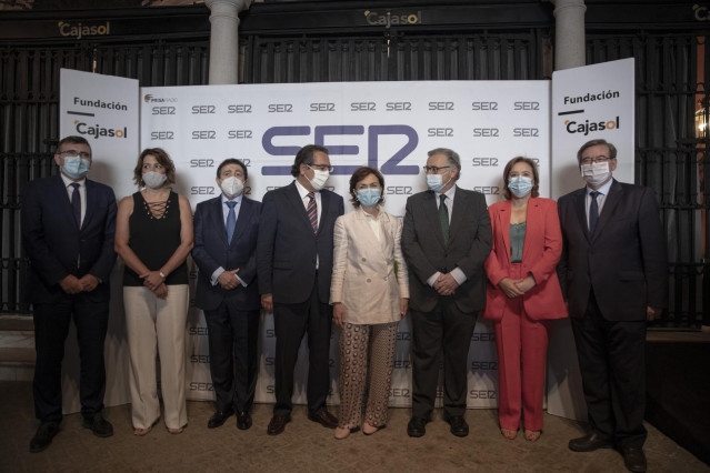 La vicepresidenta primera del Gobierno, Carmen Calvo, participa en un encuentro informativo organizado por la Cadena SER en Sevilla.