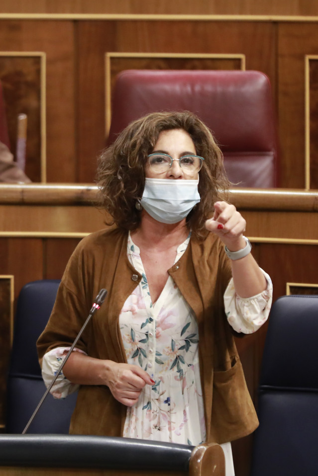 Las ministra de Hacienda, María Jesús Montero, interviene en una sesión de control al Gobierno en el Congreso de los Diputados.