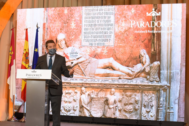 El presidente de C-LM, Emiliano García-Page, en el acto del Día Mundial del Turismo en Sigüenza.