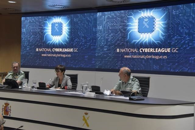La directora general de la Guardia Civil, María Gámez, presenta la segunda edición de la Ciberliga junto a los generales Pablo Salas y Fernando Santafé