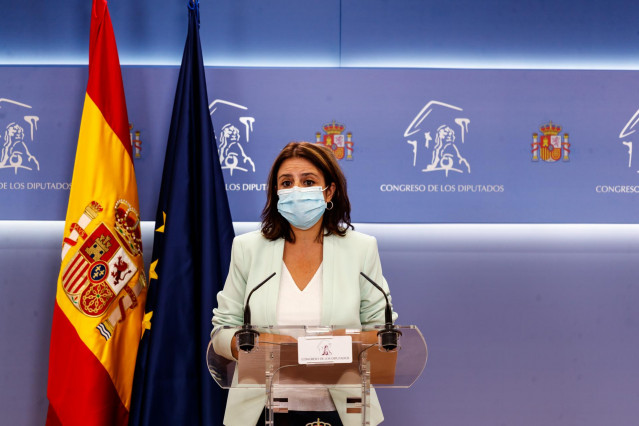 La portavoz del PSOE en el Congreso de los Diputados, Adriana Lastra, en rueda de prensa en la Cámara Baja