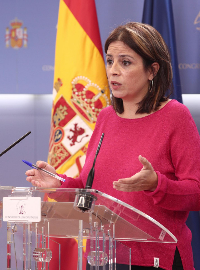 La portavoz del PSOE en el Congreso, Adriana Lastra, durante su intevención en la rueda de prensa