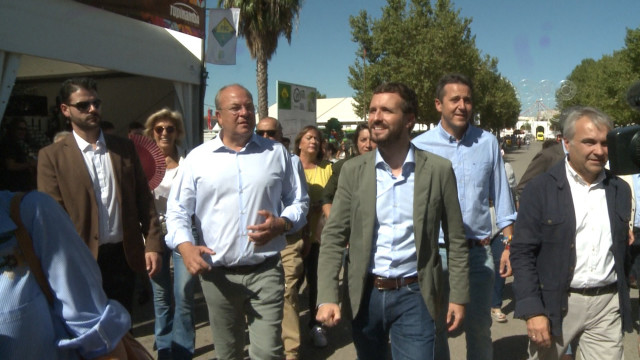 El líder del PP, Pablo Casado, y el presidente del PP de Extremadura, José Antonio Monago. En Zafra el 8 de octubre de 2019.