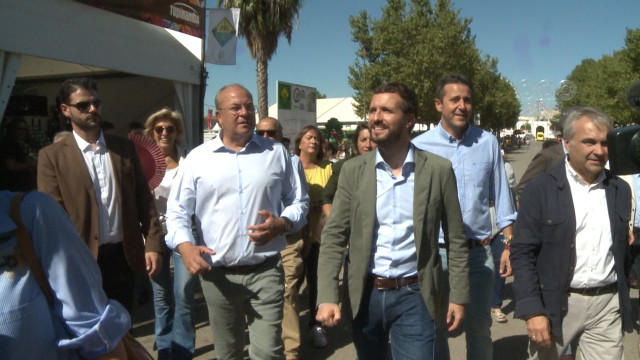 El líder del PP, Pablo Casado, y el presidente del PP de Extremadura, José Antonio Monago. En Zafra el 8 de octubre de 2019.
