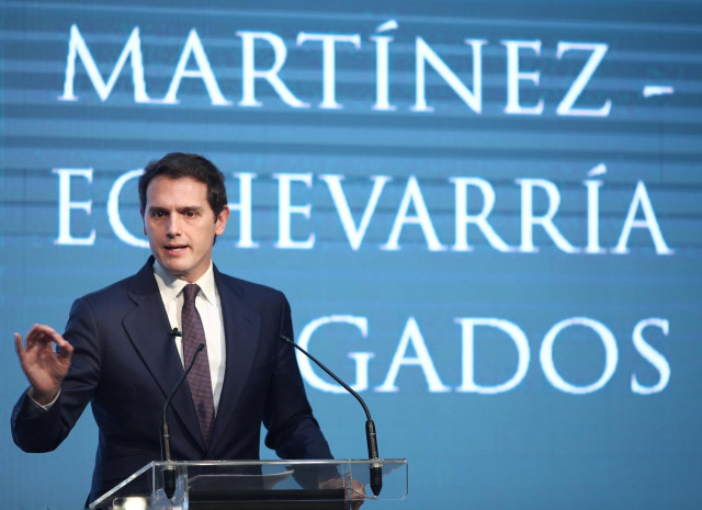 El expresidente de Ciudadanos, Albert Rivera, en la rueda de prensa en la que anunció su fichaje por el despacho de abogados Martínez- Echevarría.