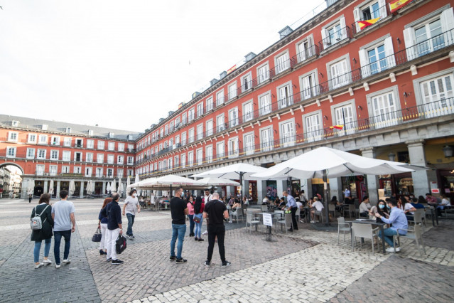 Terrazas abiertas en la céntrica Plaza Mayor madrileña