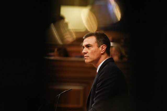 El presidente del Gobierno en funciones y candidato del PSOE a la reelección, Pedro Sánchez, interviene desde la tribuna del Congreso de los Diputados en la primera sesión del debate de investidura a la Presidencia del Gobierno.