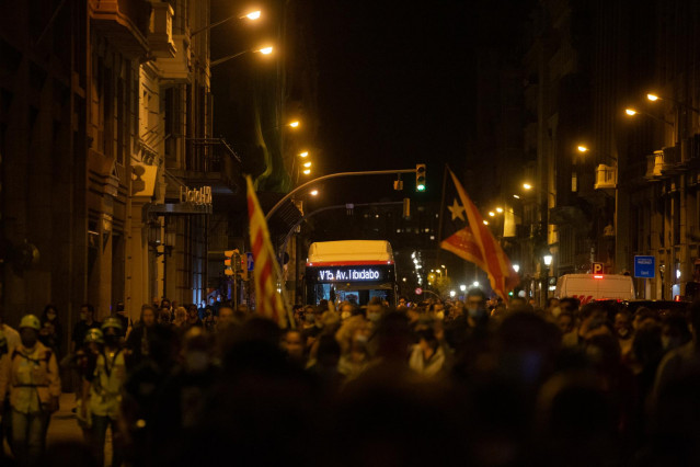 Manifestación de los CDR en Barcelona por el tercer aniversario del 1-O