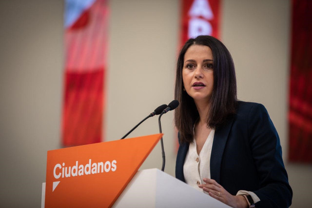 La presidenta de Ciudadanos, Inés Arrimadas, en rueda de prensa en la sede del partido.