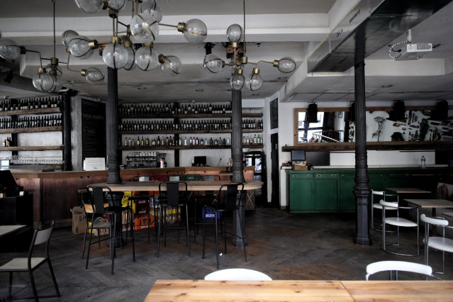 Interior de un bar, en Madrid (España)