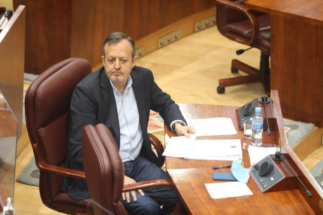 El consejero de Políticas Sociales de la Comunidad de Madrid, Albero Reyero, durante una sesión plenaria en la Asamblea de Madrid en la que se debate la reprobación y cese del consejero de Sanidad, Enrique Ruiz Escudero (PP), por su gestión de la crisis d