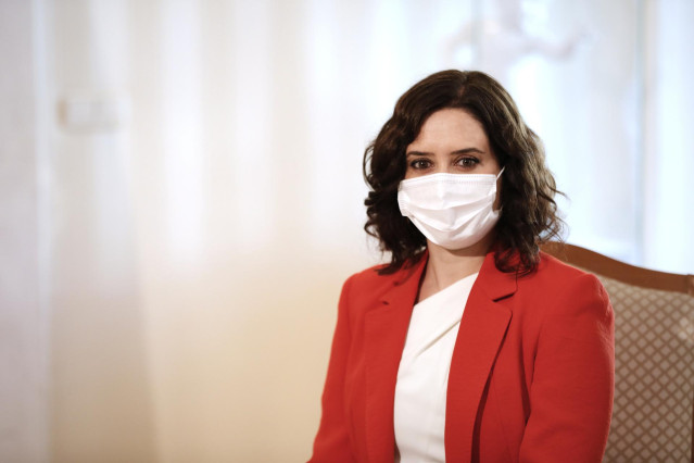 La presidenta de la Comunidad de Madrid, Isabel Díaz Ayuso, durante  su reunión con el jefe del Ejecutivo, Pedro Sánchez, en la sede de la Presidencia regional, en Madrid (España), a 21 de septiembre de 2020. El objeto de la cita es abordar la crisis sani
