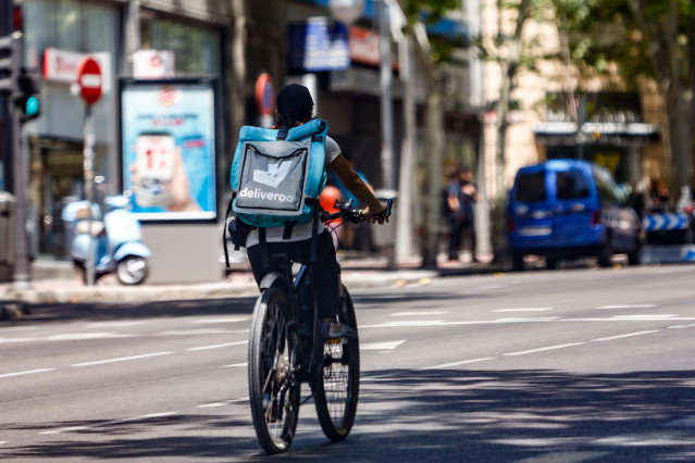 Deliveroo y los 'riders' firman un acuerdo para incrementar la seguridad